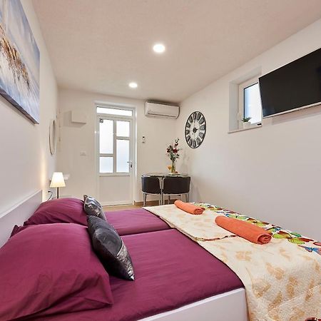 Studio Apartment Bascan Трогир Экстерьер фото