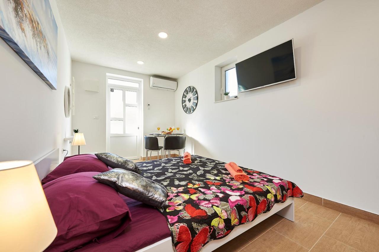 Studio Apartment Bascan Трогир Экстерьер фото