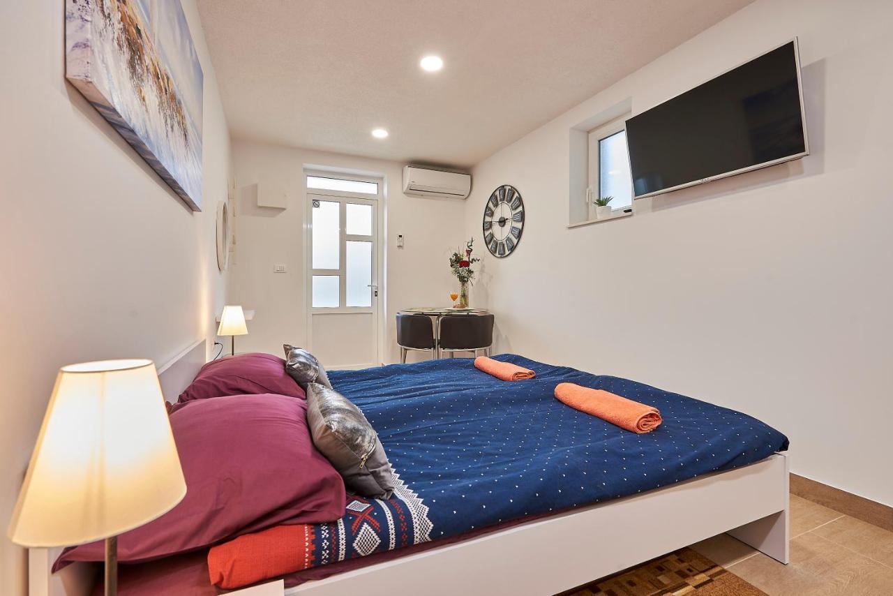 Studio Apartment Bascan Трогир Экстерьер фото